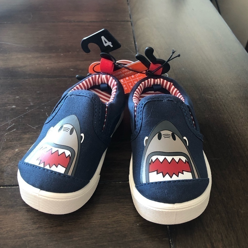 NWT Infant Shark shoes 🛍️🛍️5/ 30kids clothes